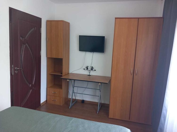 Apartament cu 2 camere semidecomandat în Craiovița Nouă