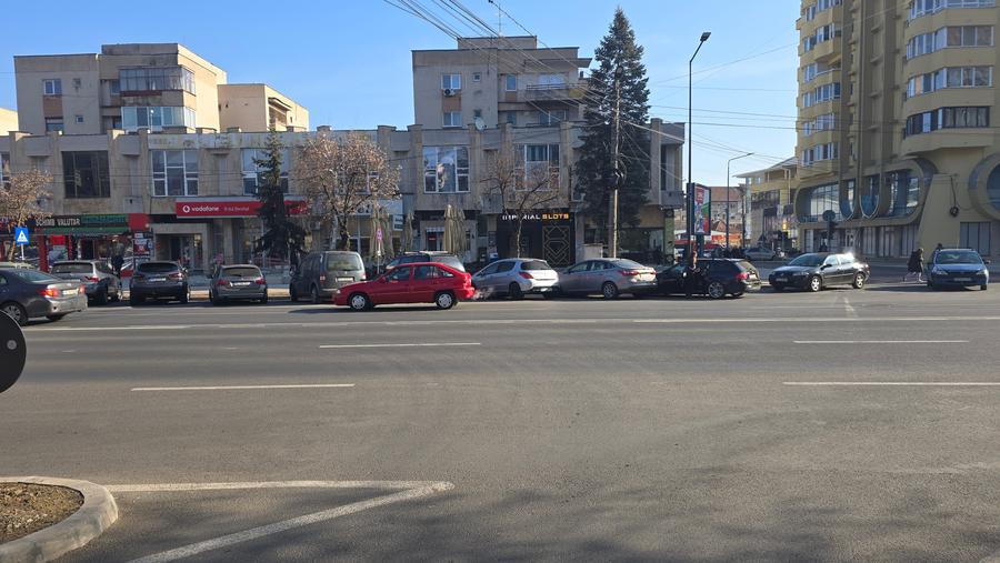 Inchiriez spatiu comercial in Deva, zona ultracentrala, Decebal colt cu Creanga - 2