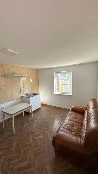 Palas - Casa 3 camere - 1