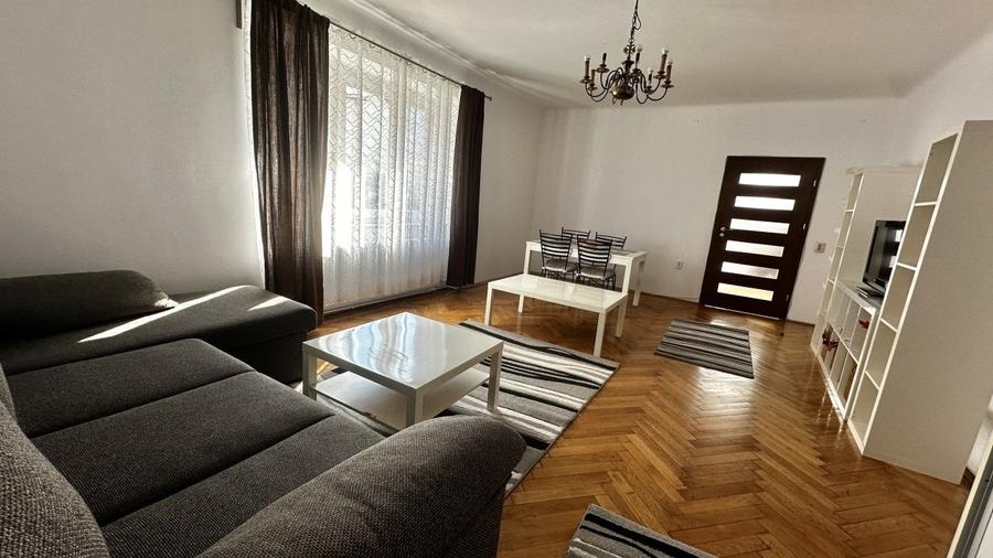 Apartament in casa cu 2 camere ,beci si curte pe Strada Titulescu ,zona Afi - 1
