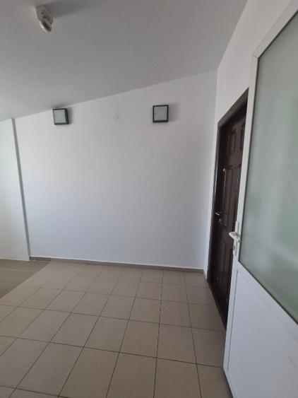 Spatiu central birouri, cabinete - 12