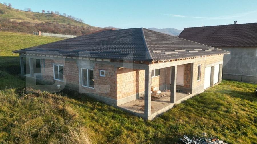Casă individuală cu 4 camere cu Canalizare în Ideciu de Jos