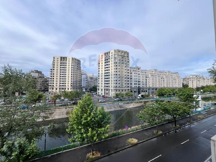 Apartament cu 2 camere de vanzare in Calea Victoriei nr 1 - 17