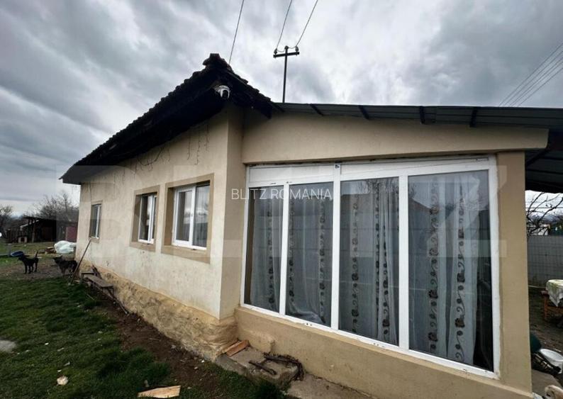 Casa pe parter si 5000 mp teren, zona Rugi