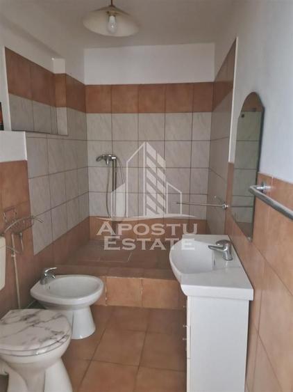 Casa familiala cu spatiu comercial si garaj P+1E+M 720 Mp - 60