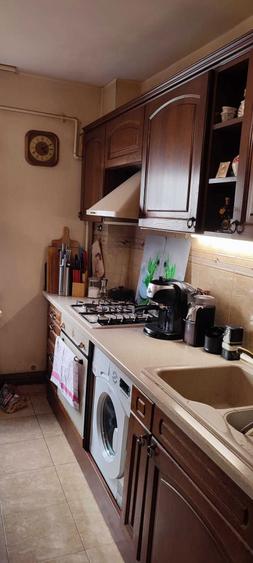 Particular: Vand apartament 3 camere, etaj 1 - zona Colentina, str. Radovanu 145.000 eur - 2