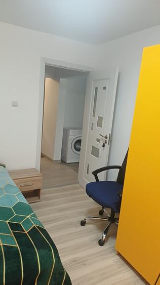Apartament cu 3 camere decomandat în Exterior Vest