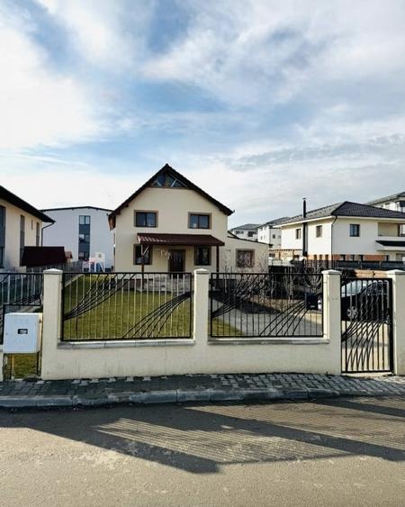 Casă individuală cu 5 camere cu Canalizare în Apahida