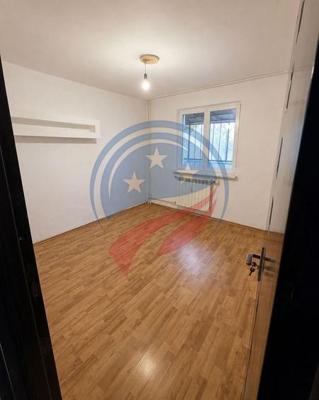Apartament cu 2 camere semidecomandat în Craiovița Nouă