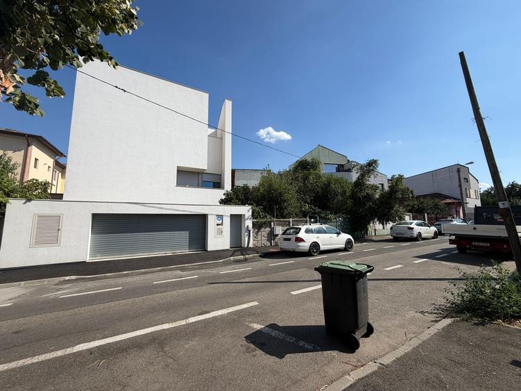 Casă individuală cu 6 camere cu Teren 157 Mp în Domenii