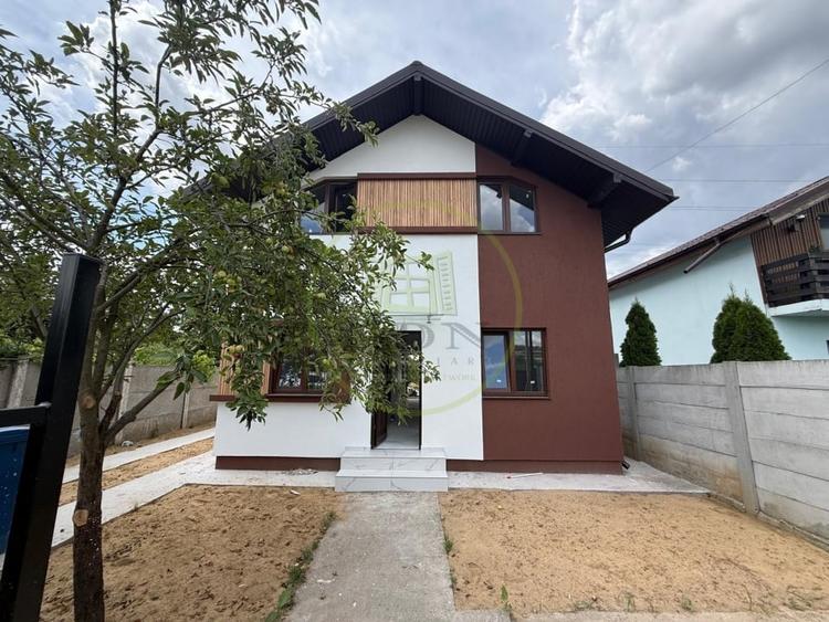 Casă individuală cu 4 camere cu Canalizare în Bariera Vâlcii