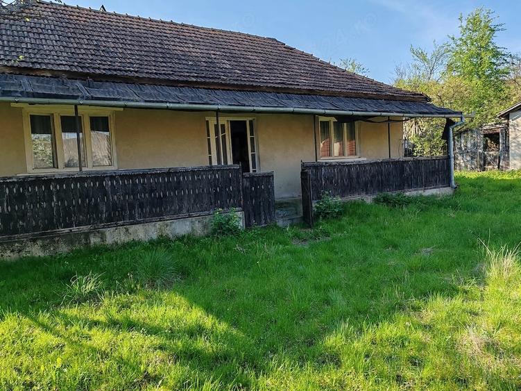 Casă cu Teren 3000 Mp în Solona
