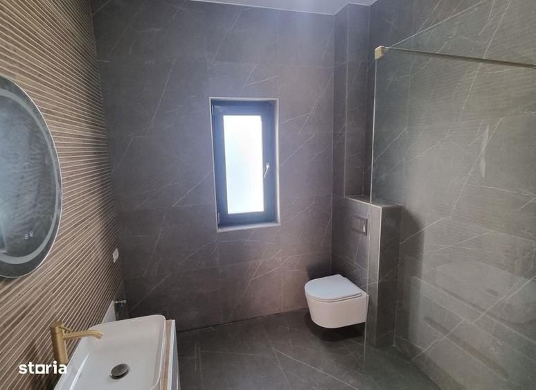 Casă cu 4 camere în Valea Adâncă