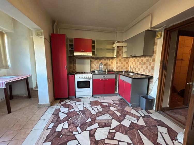 Apartament cu 3 camere decomandat în Călărași