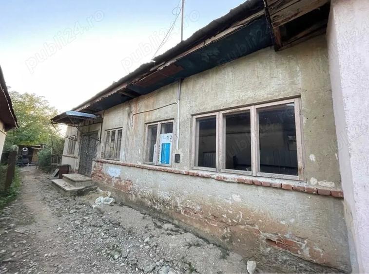 Casă cu 2 camere cu Teren 440 Mp în Central