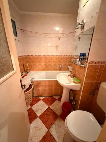 Apartament cu 3 camere în Berceni
