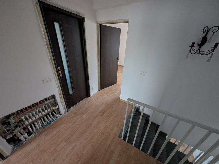 Duplex cu 5 camere cu Teren 225 Mp în Odăi