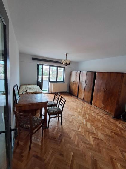 Apartament cu 2 camere decomandat în Botizului