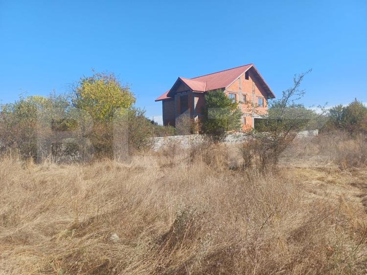 Casă individuală cu 4 camere cu Teren 16000 Mp în Exterior Vest