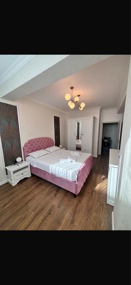 Apartament cu 3 camere decomandat în Universității