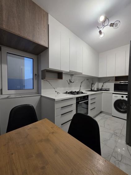 Apartament cu 3 camere decomandat, mobilat în Nicolina