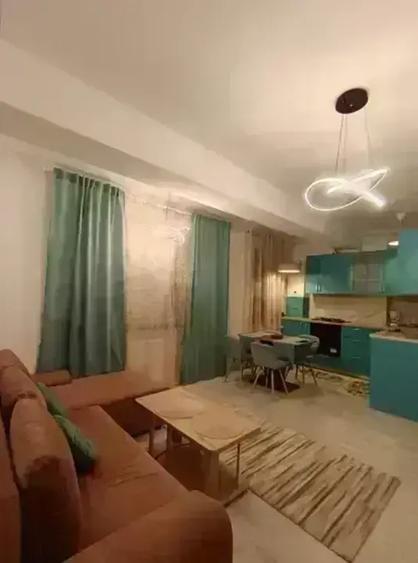 Apartament cu 3 camere semidecomandat, mobilat în Titan