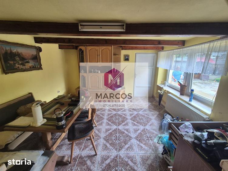 Casă cu 4 camere cu Teren 1726 Mp în Central