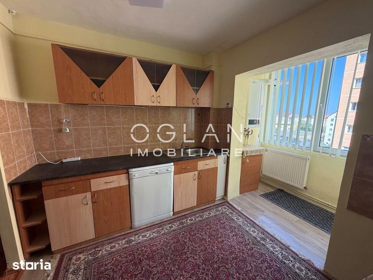 Apartament cu 3 camere decomandat în Vasile Aaron