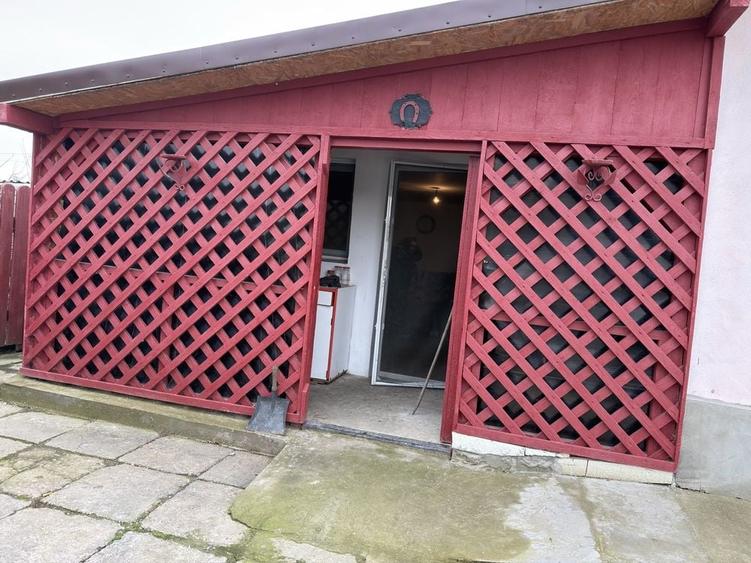 Casă cu 3 camere în Corbu