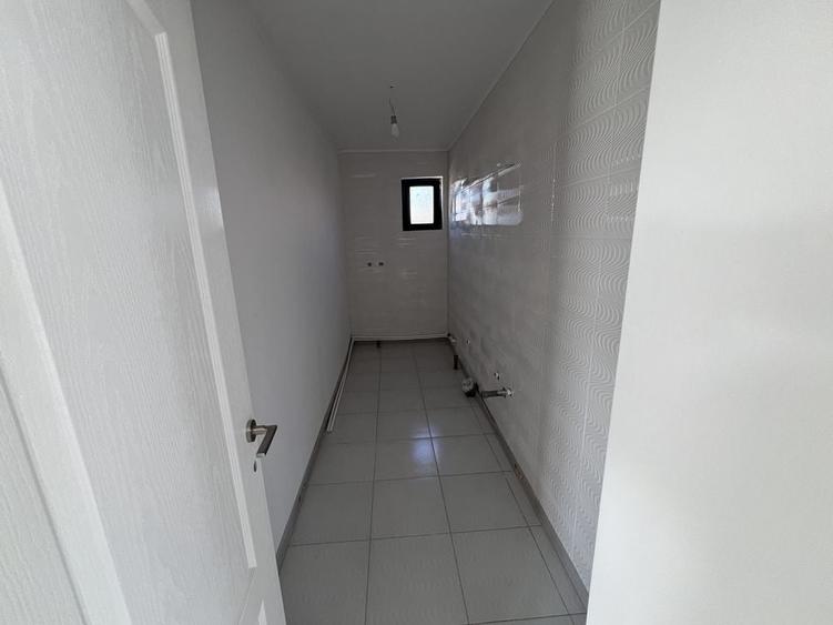 Casă cu 4 camere în Uiești