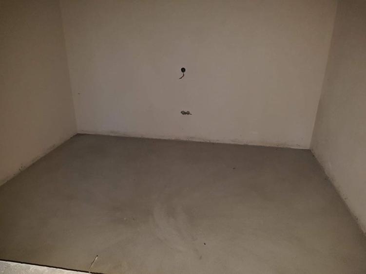 Apartament cu 4 camere decomandat în Craiovei