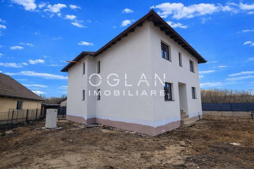 Casă individuală cu 4 camere cu Teren 450 Mp în Șelimbăr