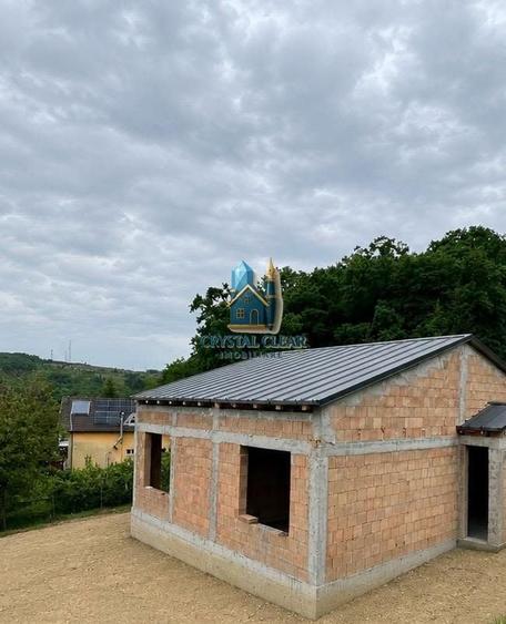 Casă individuală cu 4 camere cu Canalizare în Corunca