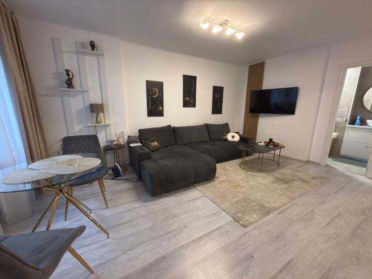 Apartament cu 2 camere decomandat, mobilat în Republicii