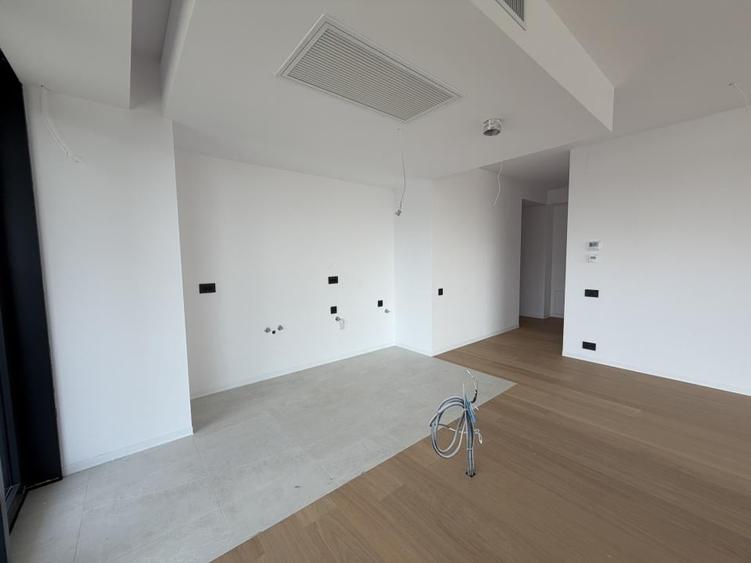 Apartament cu 4 camere decomandat în Floreasca