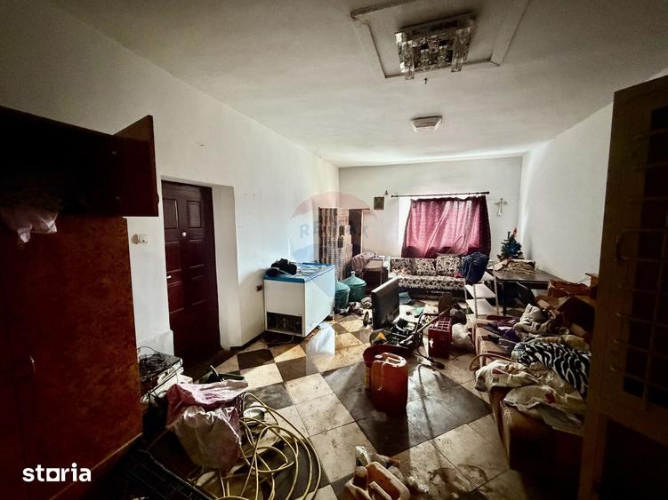 Casă cu 4 camere cu Teren 7727 Mp în Cârligele