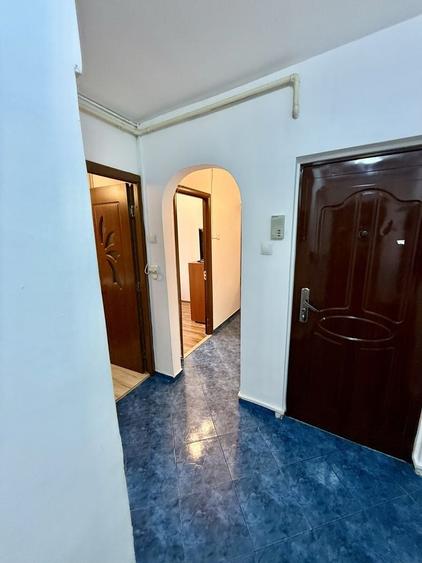 Apartament cu 3 camere decomandat în Astra