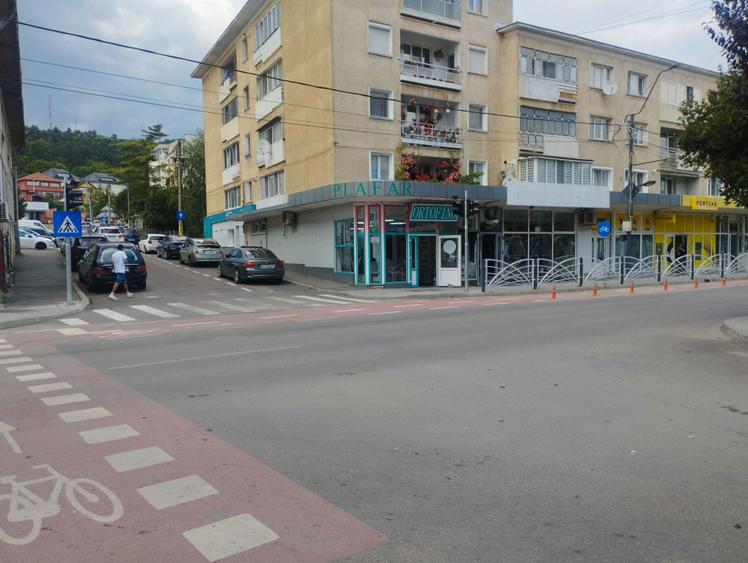 Spațiu comercial, de 65 mp, în Moinești