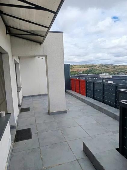 Apartament cu 2 camere semidecomandat, mobilat în Dâmbul Rotund
