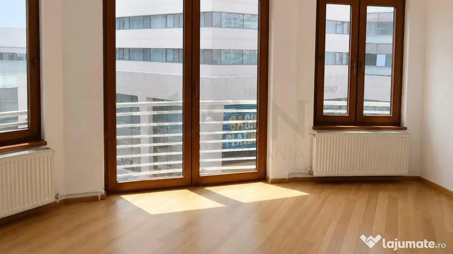 Apartament cu 5 camere semidecomandat în Calea Victoriei