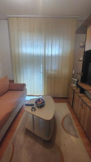Apartament cu 4 camere decomandat, mobilat în Balada
