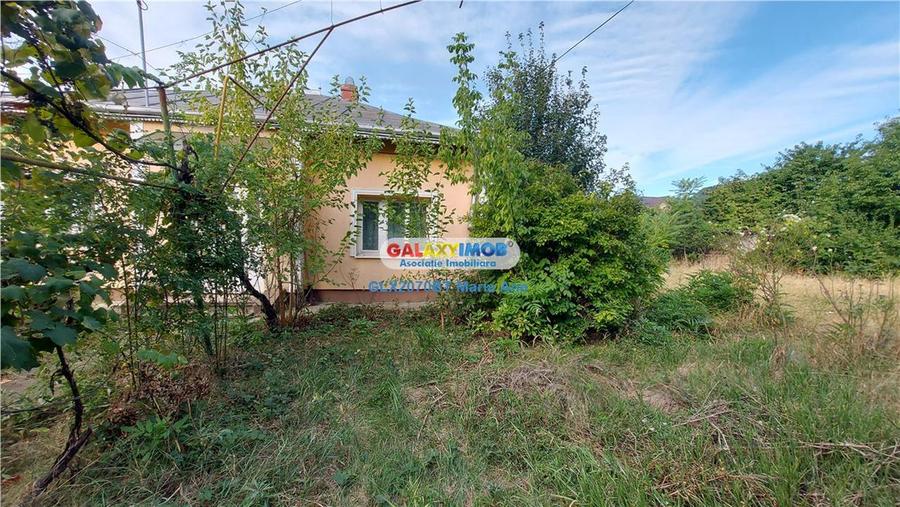 Casă cu 4 camere cu Teren 1160 Mp în Central