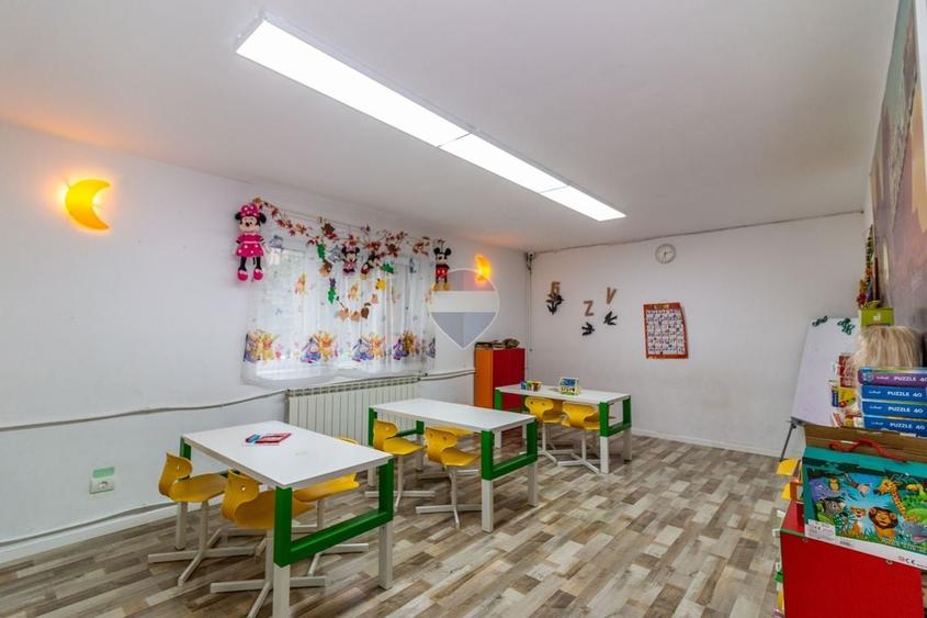 Casă individuală cu 7 camere cu Teren 250 Mp în Drumul Taberei