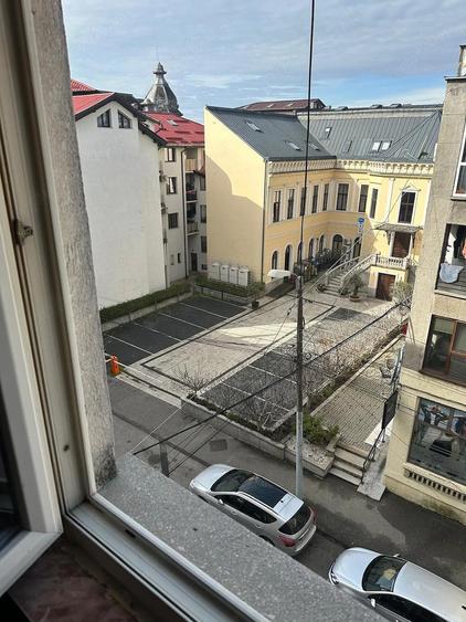 Apartament cu 2 camere semidecomandat în Ultracentral