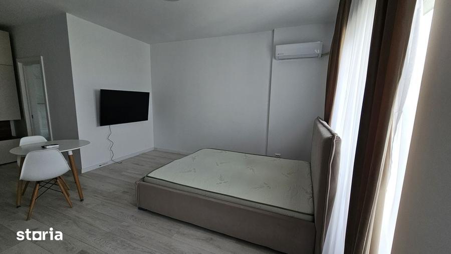 Garsonieră în Vest
