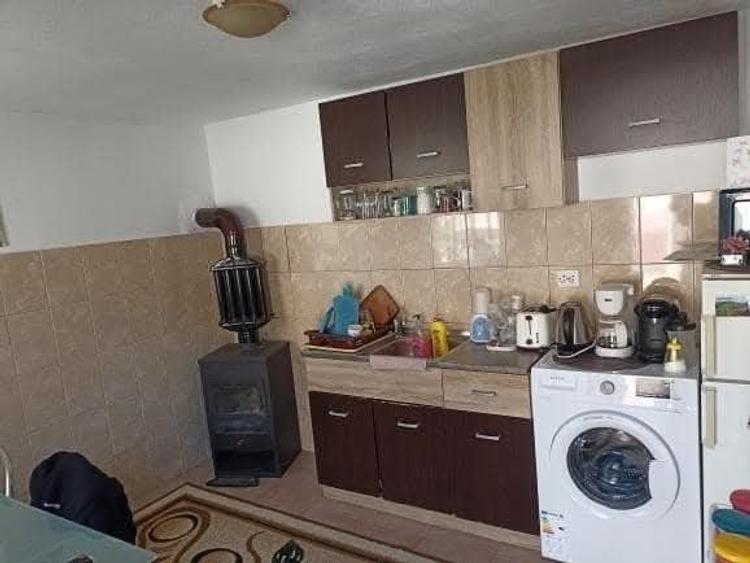 Casă cu 4 camere în Cut