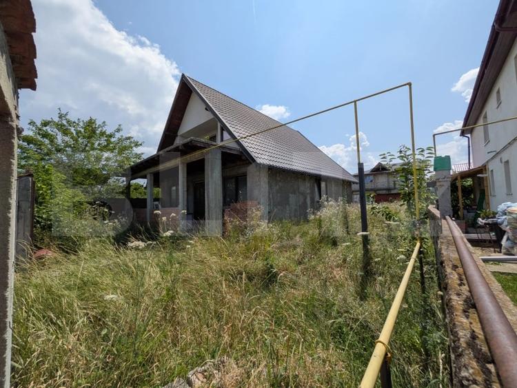 Casă individuală cu 5 camere cu Teren 141 Mp în Moreni