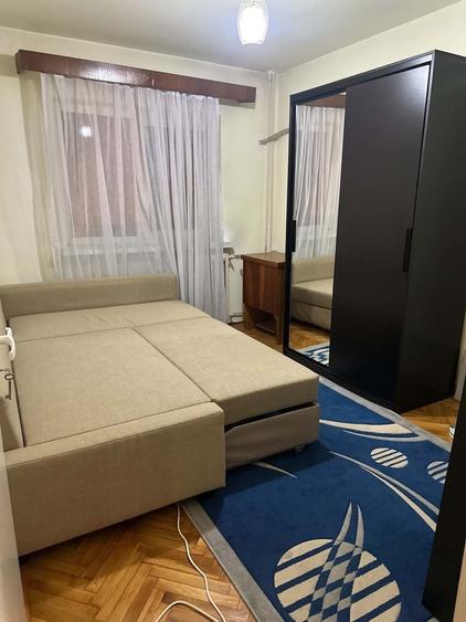 Apartament cu 3 camere decomandat în Exterior Vest
