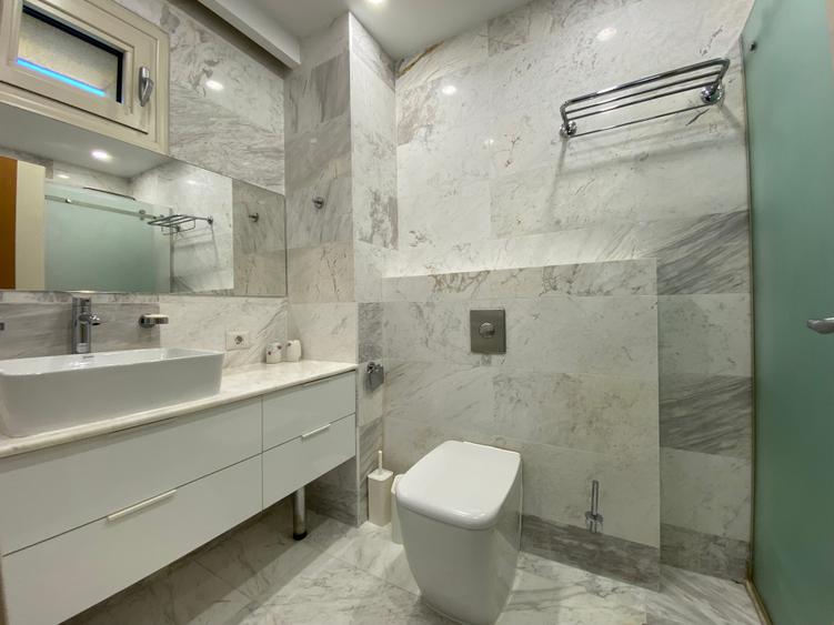 Casă cu 8 camere cu Garaj în Pipera