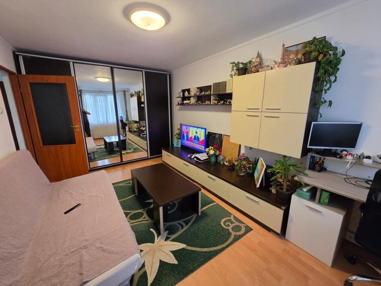 Apartament cu 2 camere decomandat în Baba Novac